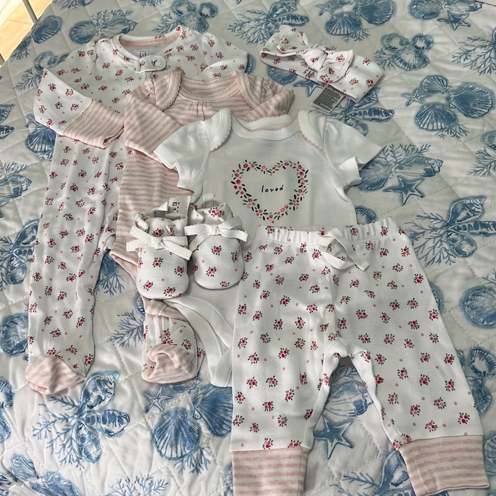 Baby Gap Newborn 6 Piece Gift Set Size 0-3 Months